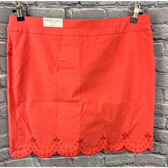 NWT Chico's Size 2.5 US 14  So Slimming Brigitte Coral Eyelet Scalloped Twill Sk - Picture 2 of 9